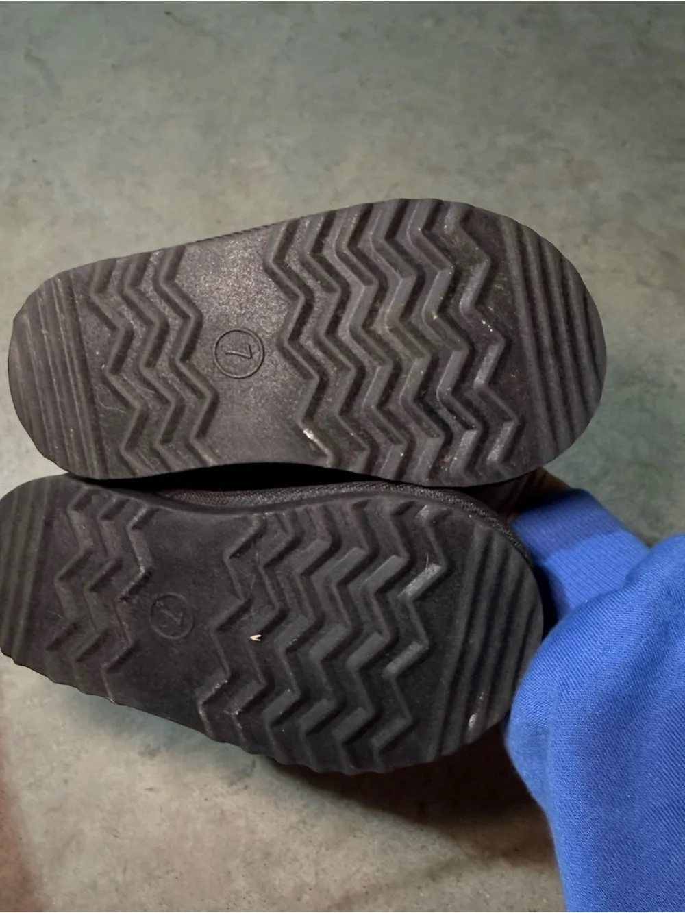 Cat & Jack Kids Black Slip-On Fleece Lined Slippers